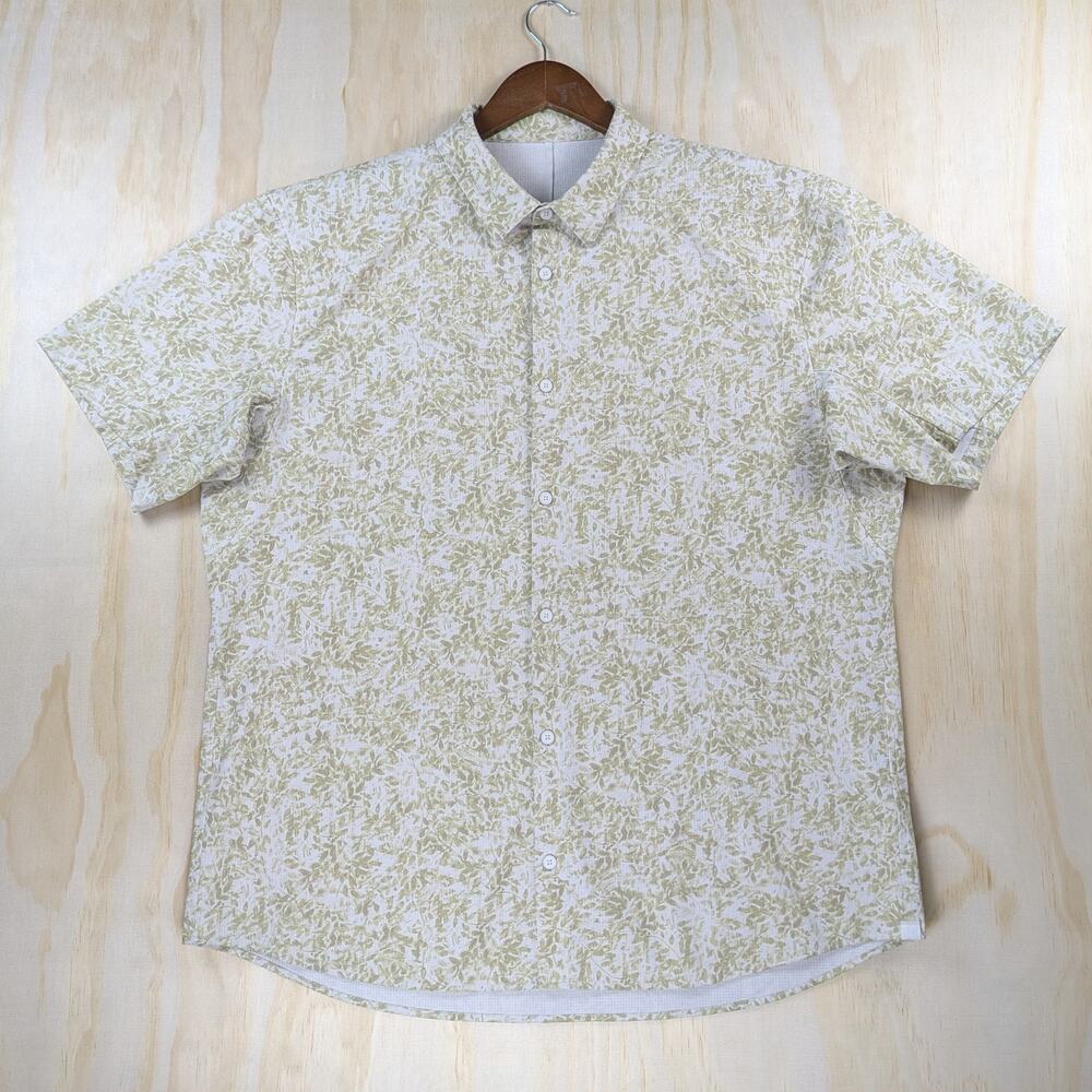 Lululemon Men's XXL Short Sleeve Button Up Shirt Green Floral Leaf Botanical
